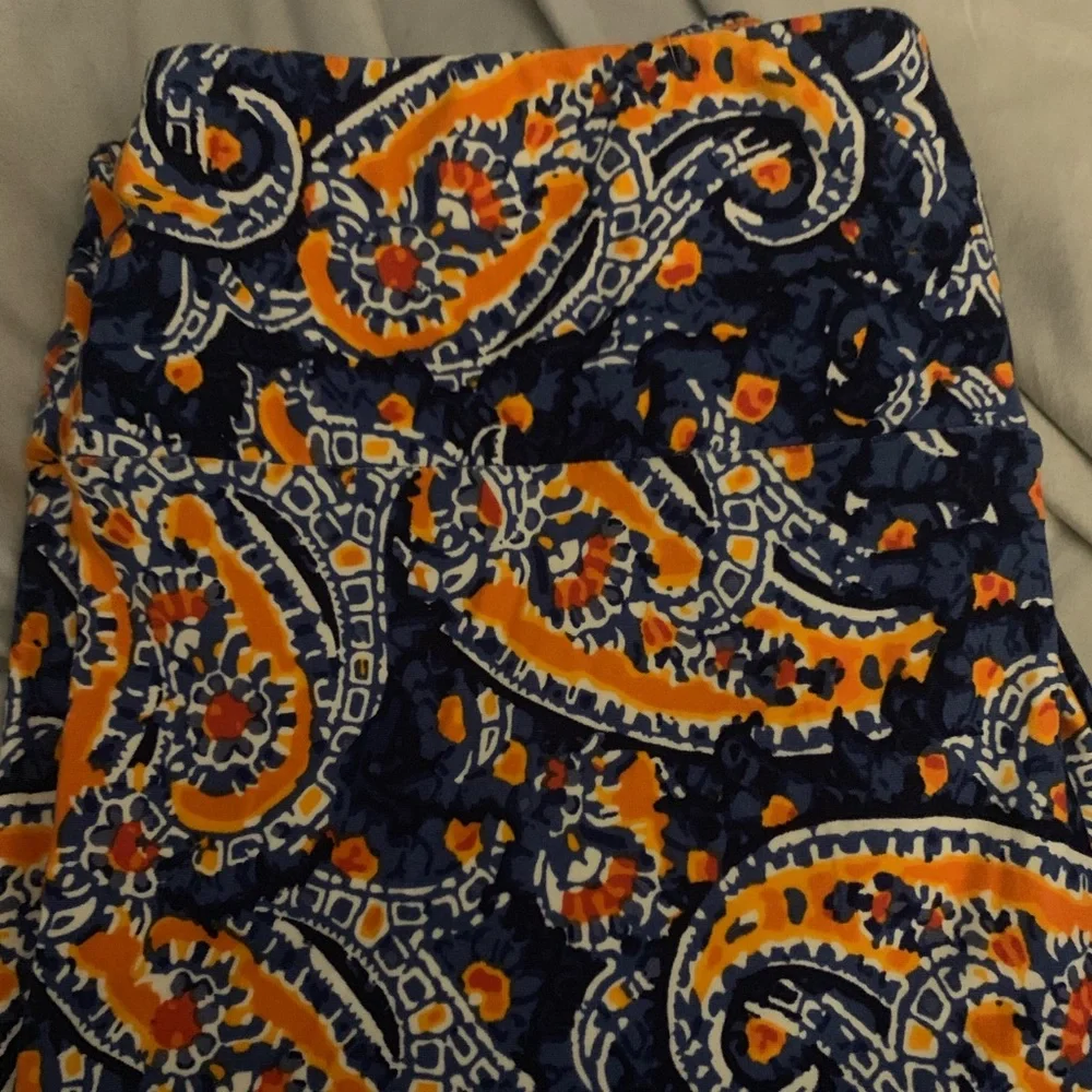 Paisley leggings on Navy background - Picture 1 of 2